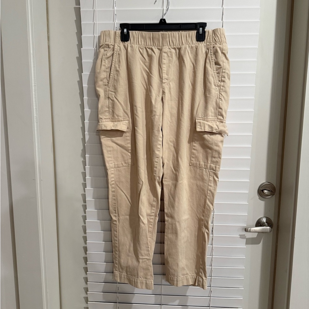 GAP Women’s Khaki Cargo Pants